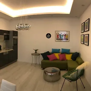 Modern Apt, Next To Metro Viena